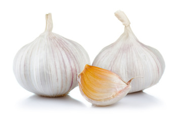 Obraz premium Ripe garlic vegatable with cloves isolated on white