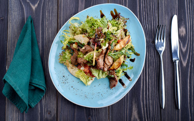 Veal medallions with apple, pear and cheese