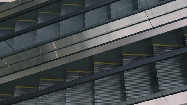 moving staircase up and down in moll