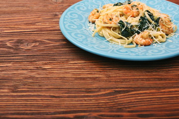 pasta with shrimps, spinach and parmesan