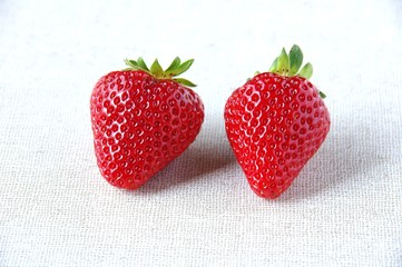 二個のイチゴ
