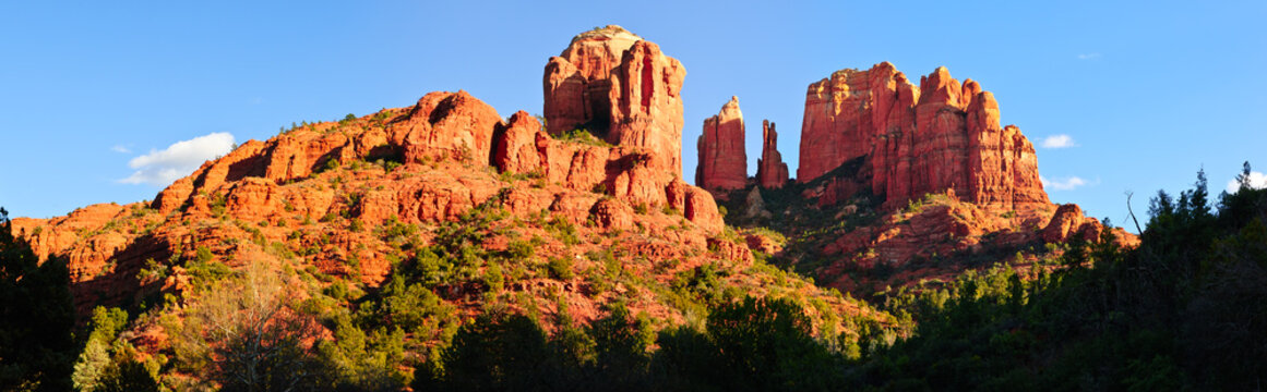 Cathedral Rock viewed from western Templeton Trail