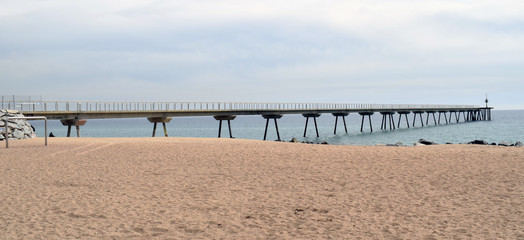 Fototapeta premium Puente sobre el mar
