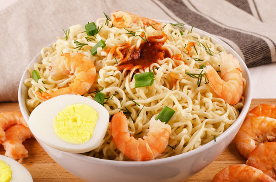 Noodles with shrimp, egg and sauce