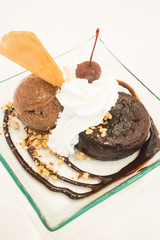 Chocolate brownie lava with ice cream