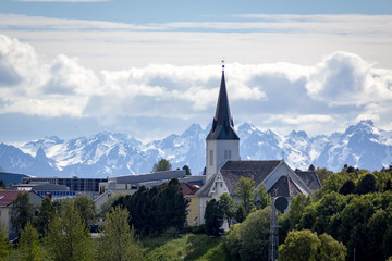 Fototapeta na wymiar Nordische Dorfkirche