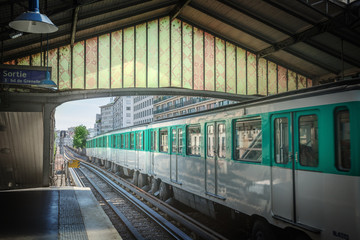 Obraz na płótnie Canvas Metro station in Paris