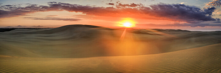 Fototapeta na wymiar Sand dune Rise Red pan