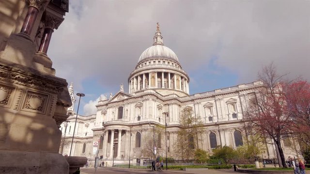Saint Paul's cathedral, London, camera move.