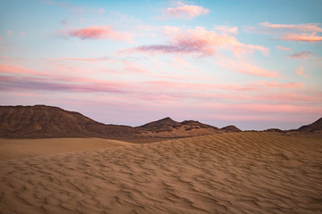 Sonnenuntergang in der Wüste von Marokko