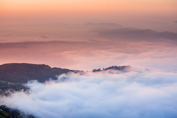 Obraz premium Morning clouds below Sarangkot view point near Pokhara in Nepal