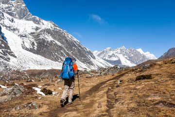 Fototapeta premium Trekker in Khumbu valley on a way to Everest Base camp