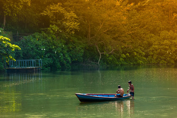 Obraz premium November 22, 2013, boys are bathing in Phewa lake in Pokhara