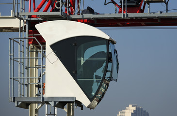 Une grue sur un chantier de construction