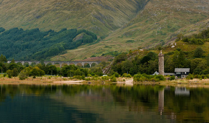 Fototapeta premium Glenfinnan monument and viaduct
