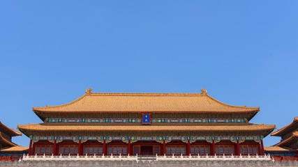 Fototapeta premium Traditional Chinese building under blue sky