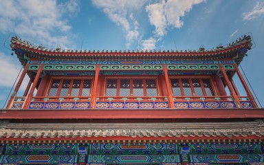 Obraz premium Traditional Chinese building under blue sky