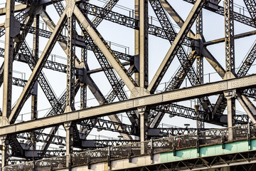 people cross the  Howrah Bridge