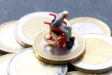 Rollstuhlfahrer, teure Behinderung