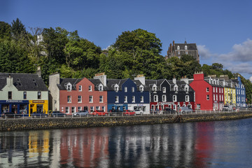 Obraz premium Colorful Tobermory village on Isle of Mull