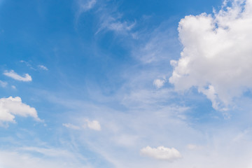 Obraz premium Clouds in the blue sky
