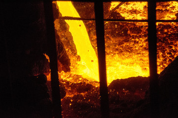 Fl&uuml;ssiges Eissen im Hochofen