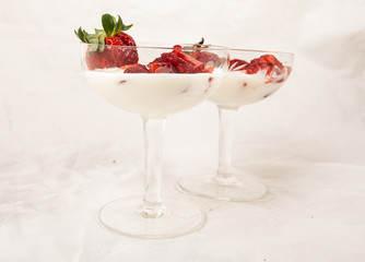 Yogurt with fresh strawberries.