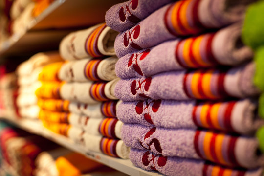 Serviettes pli&eacute;es avec croix basque