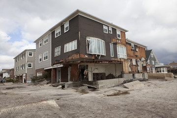 Fototapeta na wymiar NEW YORK - October 31:Destroyed homes in Far Rockaway after Hurricane Sandy October 29, 2012 in New York City, NY