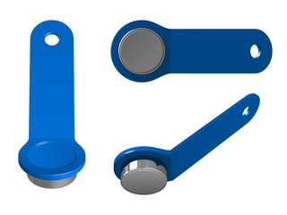 Синий пластиковый магнитный ключ с металлической таблеткой, вид сверху, снизу и сбоку, на белом фоне