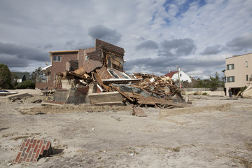 Fototapeta premium NEW YORK - October 31:Destroyed homes in Far Rockaway after Hurricane Sandy October 29, 2012 in New York City, NY