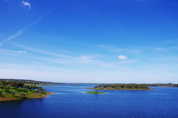 Obraz premium Islands in blue Lake, Alqueva, Portugal