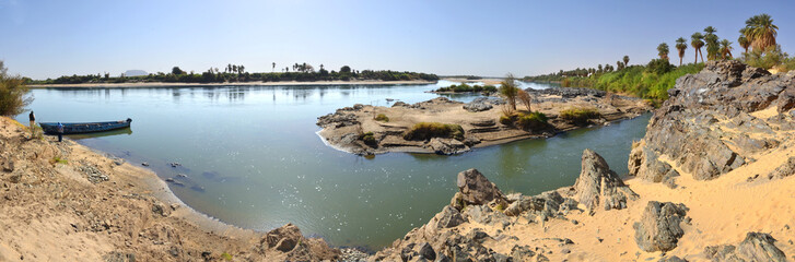 Fototapeta na wymiar Crossing by boat to the Sai island on the river the Nile, Sudan