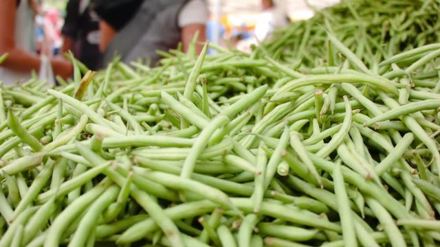 Countertop with green beans at the farmers market