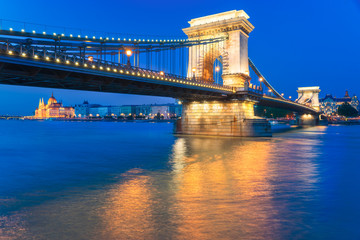 Obraz premium Szechenyi Chain Bridge in Budapest Hungary