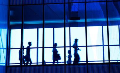 Fototapeta na wymiar silhouettes of business people rushing at morden office building.
