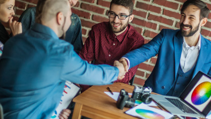 handshake of the advertising Manager and the client's workplace 