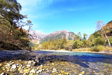 Kamikochi is the crown jewel of the Japanese Alps. The scenic area is a basin at 1500 meters elevation. One of the most beautiful tensions hangs between the booming urban life in big cities and the re