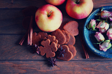 Gingerbreads, apples and roses buds 
