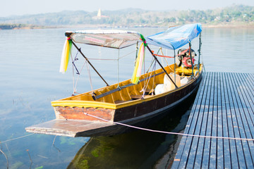 Obraz premium single boat on river at Kanchanaburi,Thailand