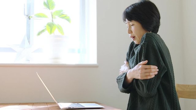ミドル　女性　寒気