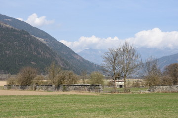 Schloss Raggnitz, Steinfeld, Schloss, Schlossmauer, Hof, Görz, Schloss, Landwirtschaft
