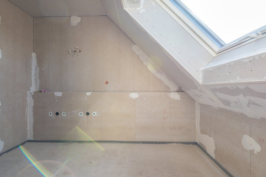 Dachschr&auml;ge und Dachfenster im Rohbau Fertighaus