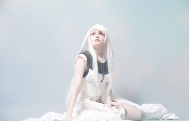  Nymphe assise regarde le ciel