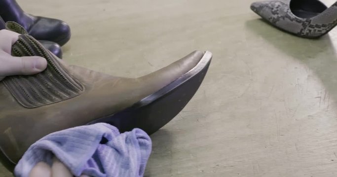 cirage de chaussure 