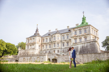 Obraz premium wedding couple in castle