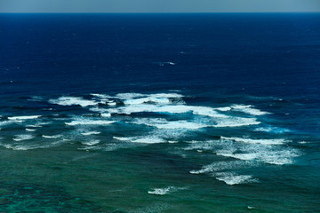 青い海と白波