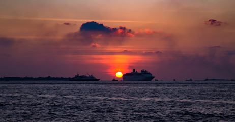 Fototapeta premium Cruise liner swimming on ocean at sunset