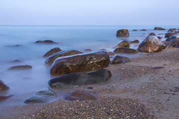 Findlinge im Wasser