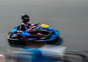 Daytime carting race